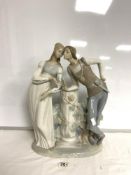 LARGE LLADRO ROMEO AND JULIET STATUE 43CM