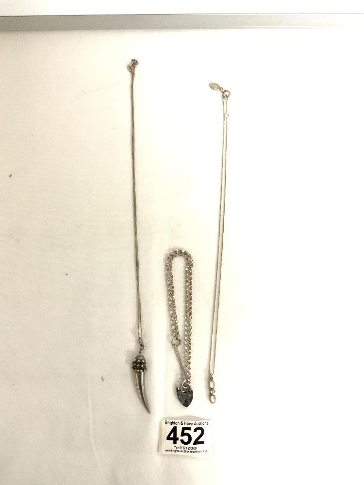 TWO 925 SILVER NECKLACES AND PENDANTS, AND A SILVER BRACELET WITH HEART LOCK. - Bild 2 aus 4