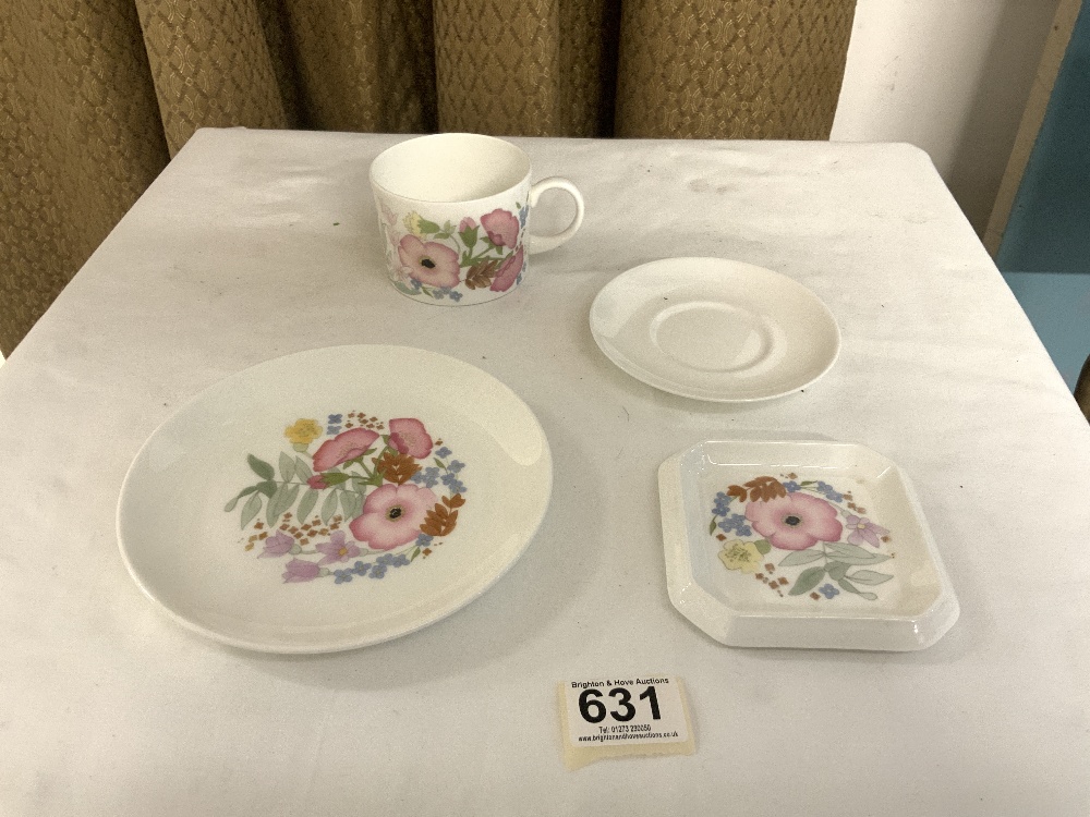 EXTENSIVE DINNER AND TEA SERVICE BY WEDWOOD (MEADOW SWEET PATTERN) AND MORE - Bild 8 aus 12