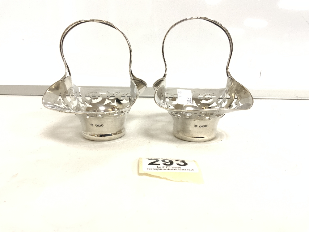A PAIR OF HALLMARKED SILVER SHAPED OVAL PIERCED BON-BON BASKETS WITH CARRY HANDLES, SHEFFIELD - Image 3 of 5