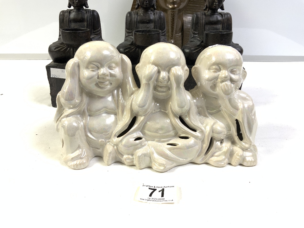 REPRODUCTION OF TUTUMKAMUN MASK WITH A GROUP OF THREE BUDDHAS AND A CERAMIC GROUP - Image 2 of 8