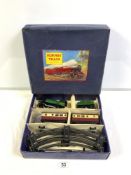 A HORNBY M1 PASSENGER SET CLOCKWORK O GAUGE IN ORIGINAL BOX COMPLETE