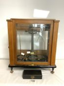 VINTAGE CASED SET OF SCALES BY STANTON INSTRUMENTS LTD 46 X 39 CMS