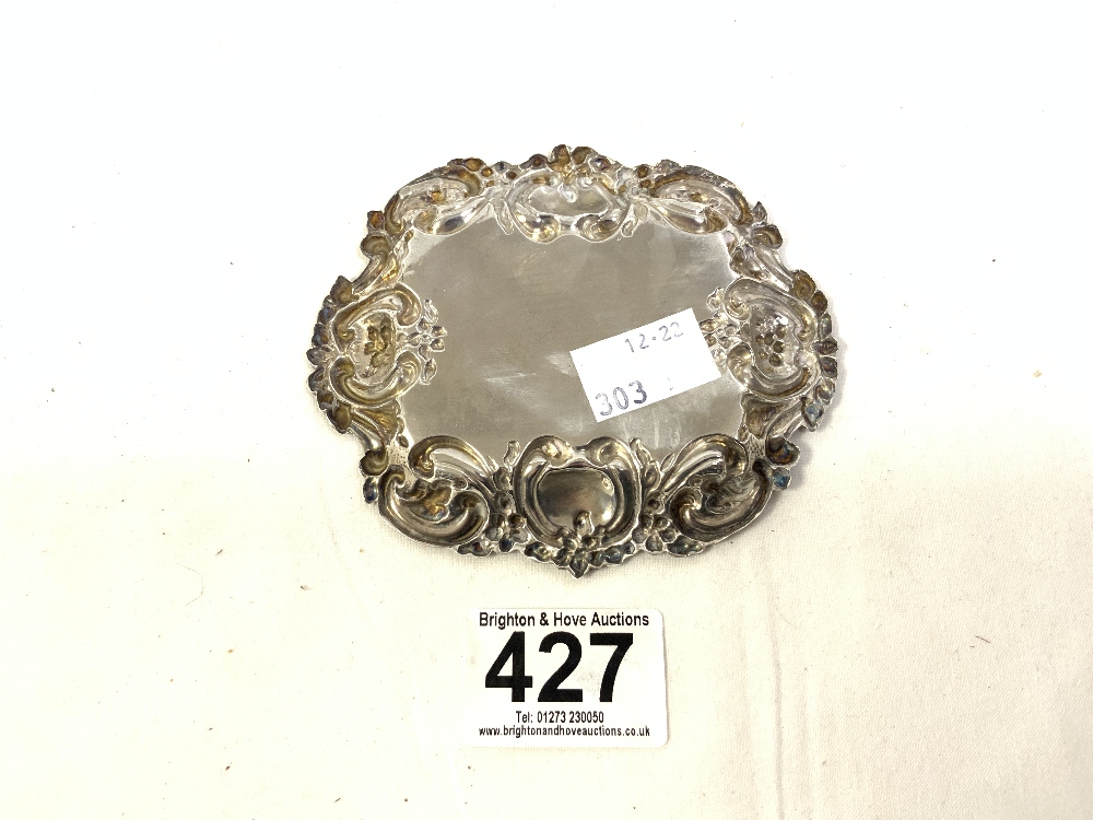 VICTORIAN HALLMARKED SILVER EMBOSSED PIN TRAY CHESTER 1900 BY WILLIAM AITKEN 23 GRAMS - Image 3 of 4