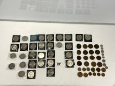 A QUANTITY OF MIXED COINS - INCLUDES OLD PENNIES, COMMEMORATIVE COINS ETC.