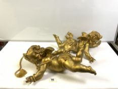 A PAIR OF GILT-COLOURED HANGING CHERUBS DECORATION (REPUTEDLY FROM GLYNDEBOURNE OPERA HOUSE) 46 CM