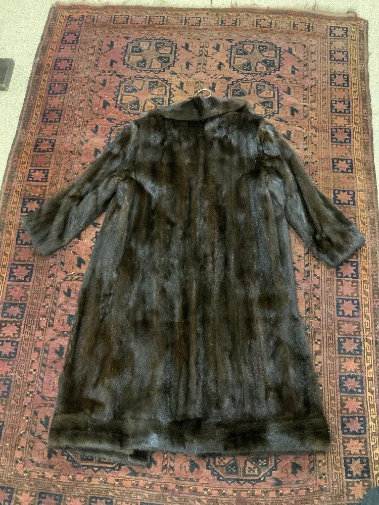 QUANTITY OF FUR COATS, JACKET, AND STOLES WITH A ASTRAKHAN, ALL UK SIZE 14/16 - Image 24 of 24