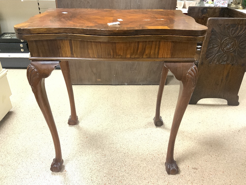 A 1930S BURR WALNUT SHAPED TOP CARD TABLE ON BALL AND CLAW CABRIOLE LEGS, 68X44X74 CMS, - Image 5 of 5