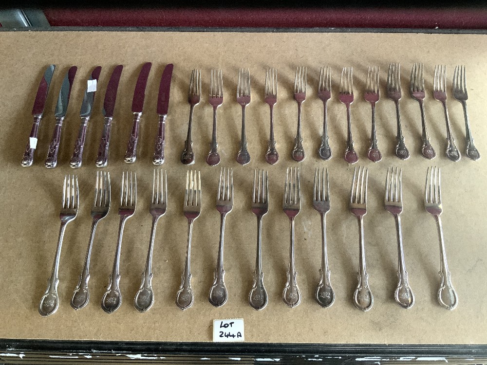 QUANTITY OF SILVER PLATED CUTLERY (KINGS PATTERN)