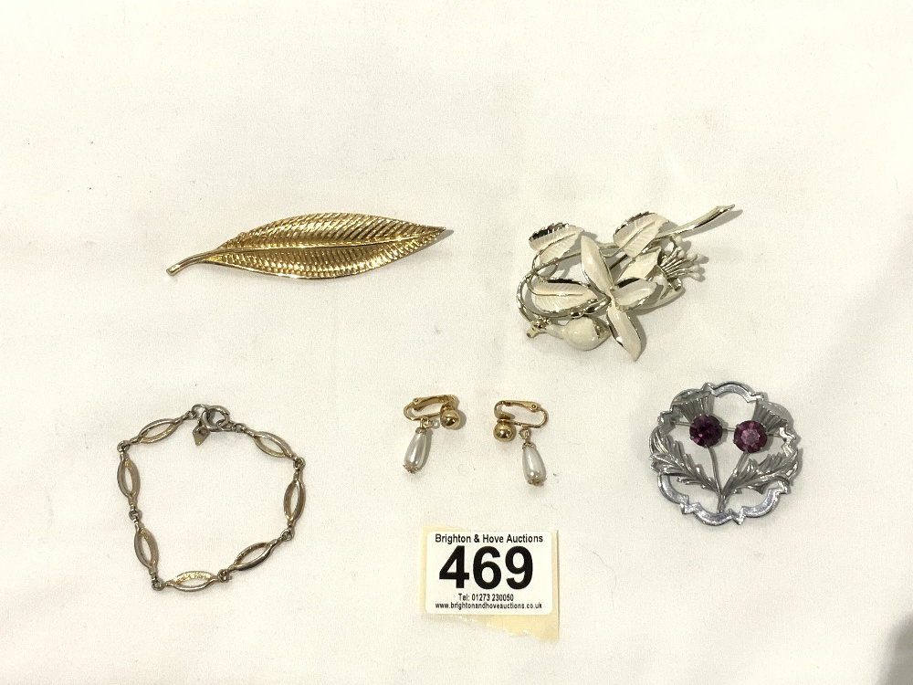 A COROCRAFT LEAF BROOCH, SARAH COV BRACELET AND EARRINGS, AND EXQUISITE BROOCH. AND A SCOTTISH - Bild 2 aus 6