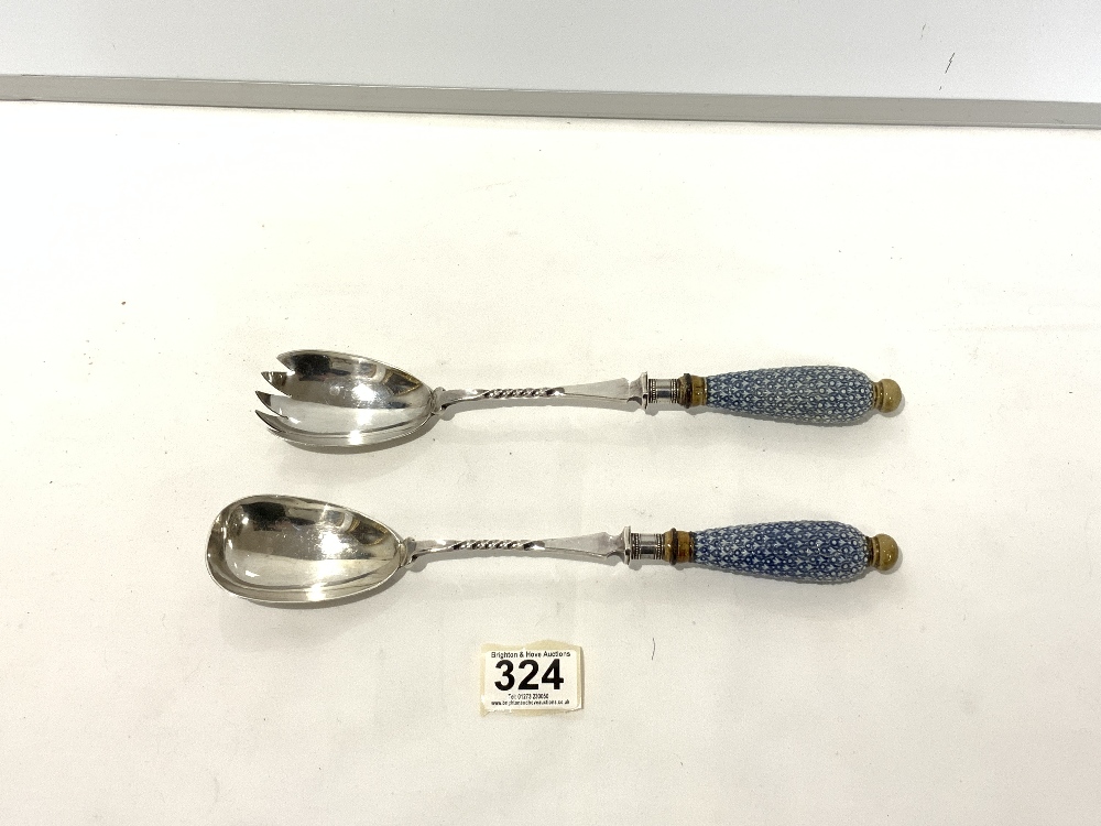 A PAIR OF MAPPIN AND WEBB SILVER PLATED SALAD SERVERS WITH ROYAL DOULTON GLAZED STONEWARE HANDLES.