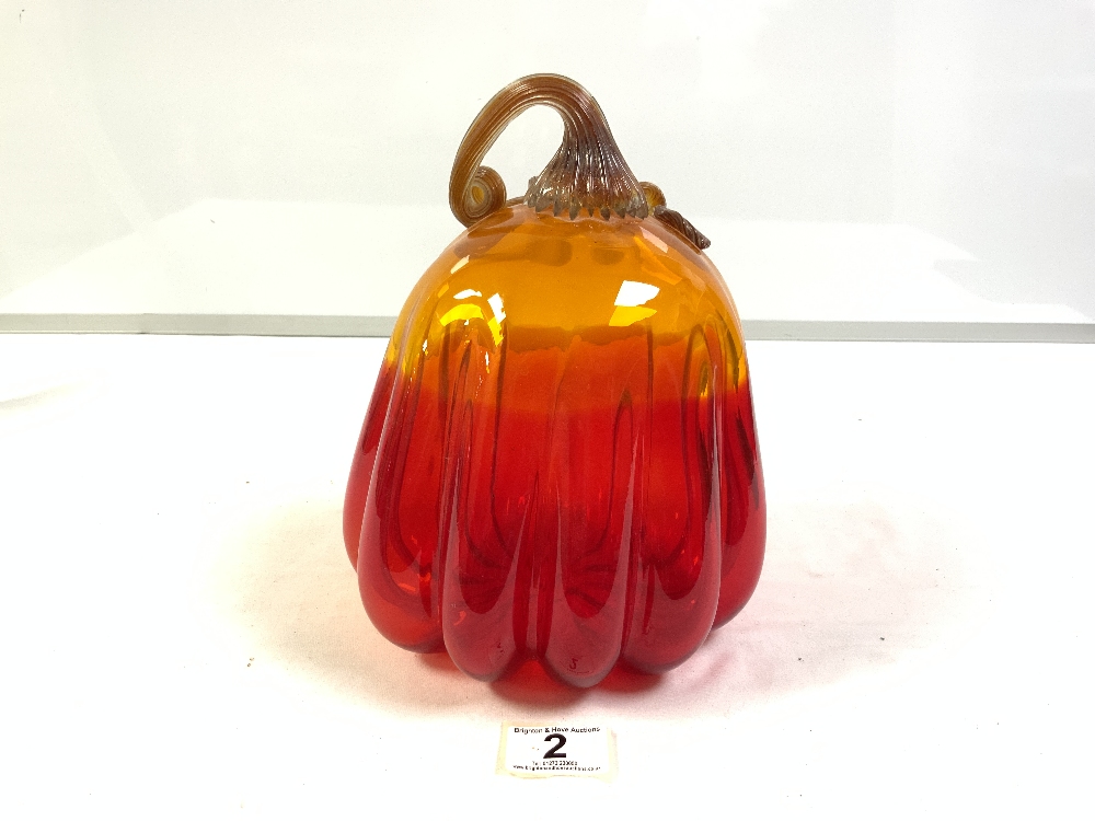 A 1960S RED AND YELLOW BLOWN GLASS PUMPKIN (24CMS) - Image 2 of 4