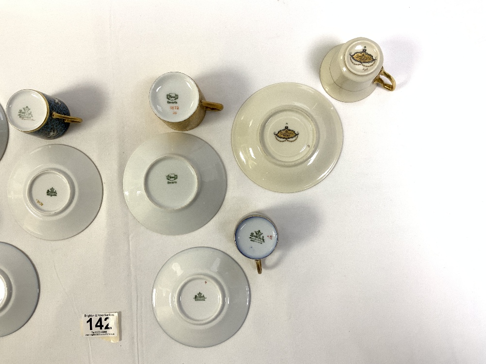 FIVE ROSENTHAL DECORATIVE COFFEE CANS AND SAUCERS AND A THOMAS/BRAVAVIA GOLD-DECORATED COFFEE CAN - Bild 6 aus 7