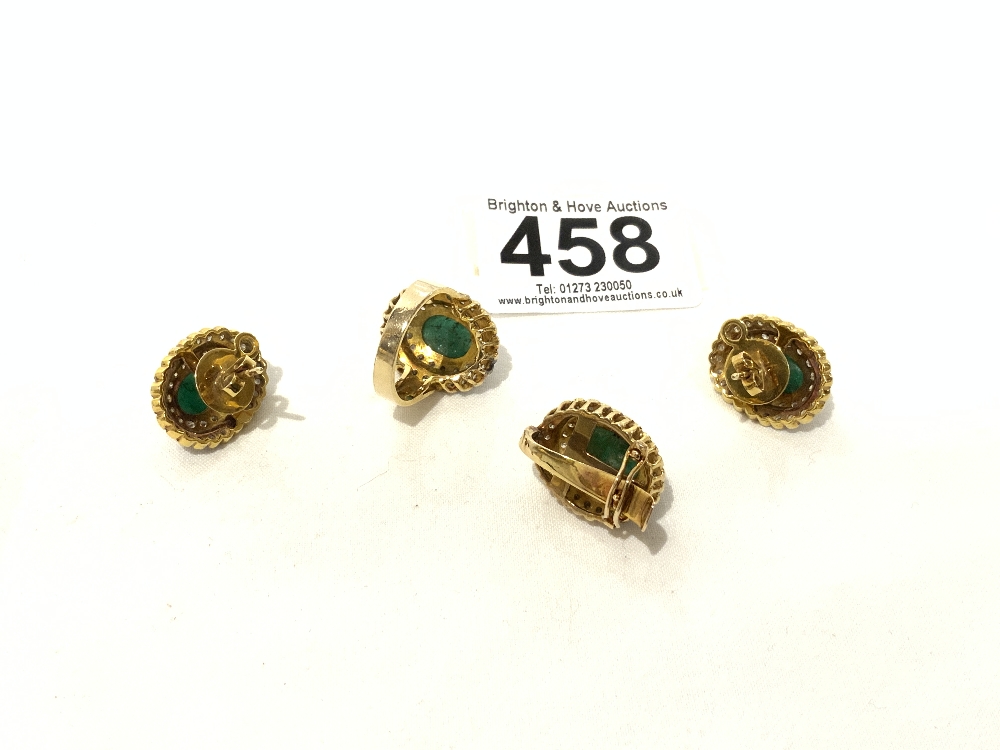 A MODERN SUITE OF YELLOW METAL, AND CABOCHON EMERALD AND DIAMOND SET JEWELLERY, GROSS WEIGHT 24.3 - Bild 3 aus 5