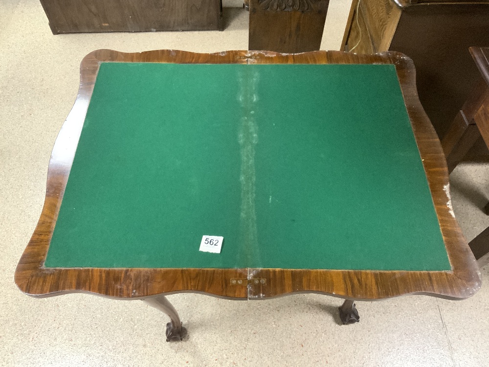 A 1930S BURR WALNUT SHAPED TOP CARD TABLE ON BALL AND CLAW CABRIOLE LEGS, 68X44X74 CMS,