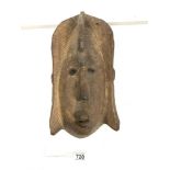 AN ANTIQUE CARVED WOODEN WALL MASK, 42CM BY 22CM