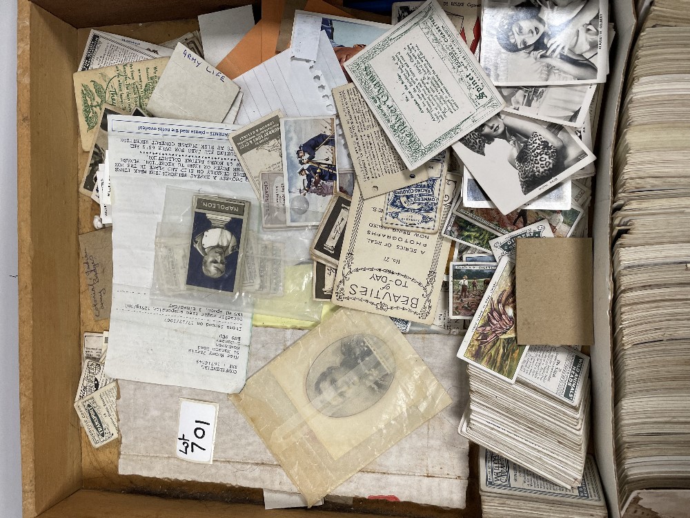 MIXED BOX OF LOOSE CIGARETTE CARDS - Image 4 of 5
