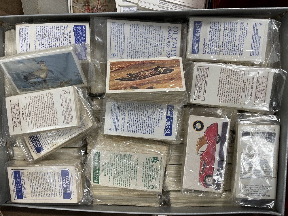 MIXED BOX OF LOOSE CIGARETTE CARDS - Image 11 of 12