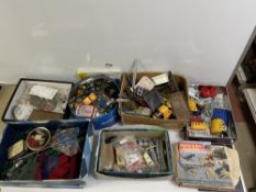 QUANTITY OF VINTAGE MECCANO, WHEELS, MOTOR AND MORE