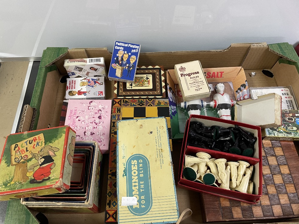 MIX VINTAGE GAMES, CHESS, DRAUGHTS, PLAYING CARDS - Image 2 of 5