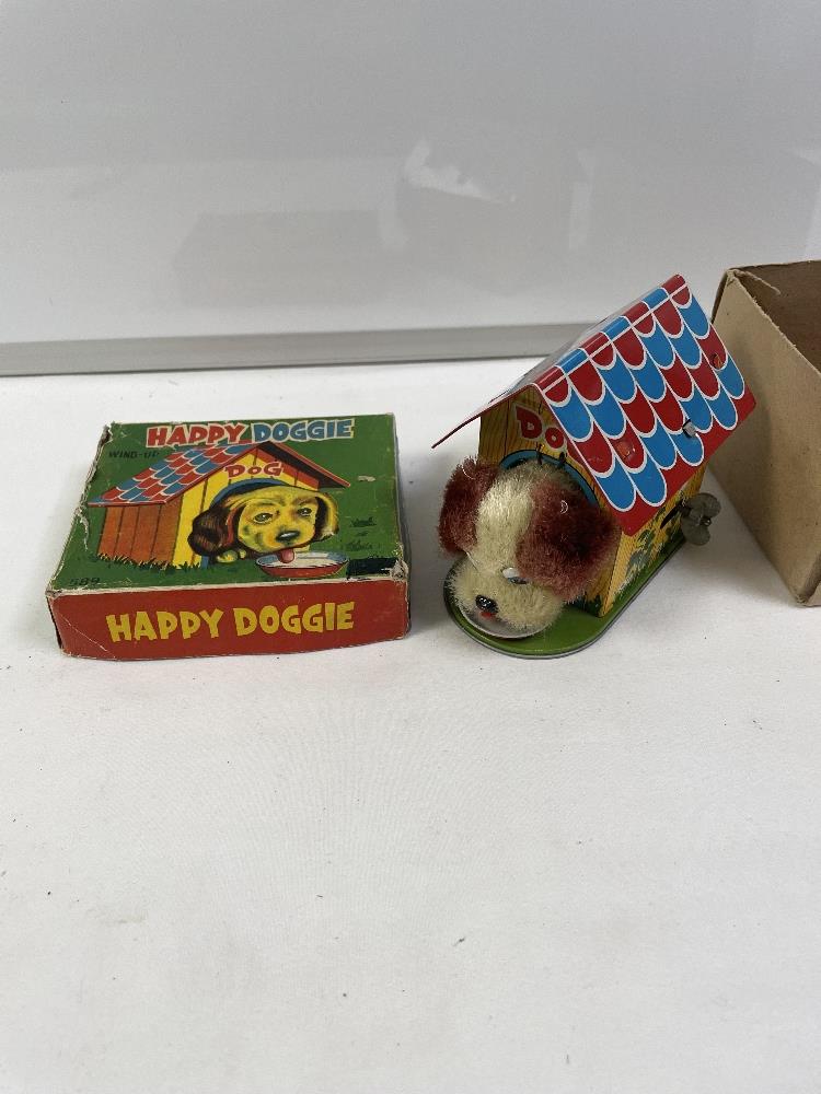 BOXED WIND-UP HAPPY DOGGIE DOG TIN-PLATE 1960'S MADE IN JAPAN, WORKING ORDER