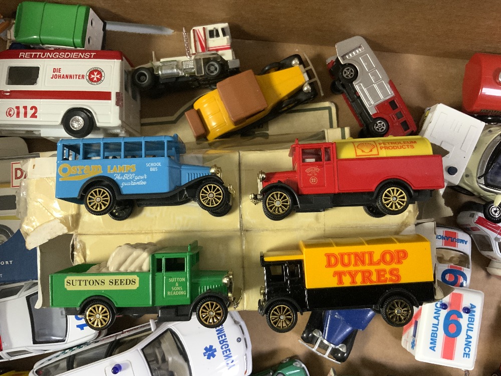 MIXED BOX OF DIE-CAST VEHICLES IN ORIGINAL BOXES, CORGI, LLEDO, AND MORE WITH PLAY WORN TONKA AND - Bild 9 aus 9