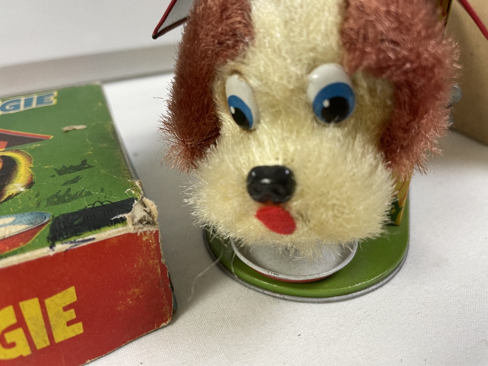 BOXED WIND-UP HAPPY DOGGIE DOG TIN-PLATE 1960'S MADE IN JAPAN, WORKING ORDER - Image 2 of 4
