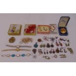 A quantity of costume jewellery to include rings, earrings, brooches and necklaces