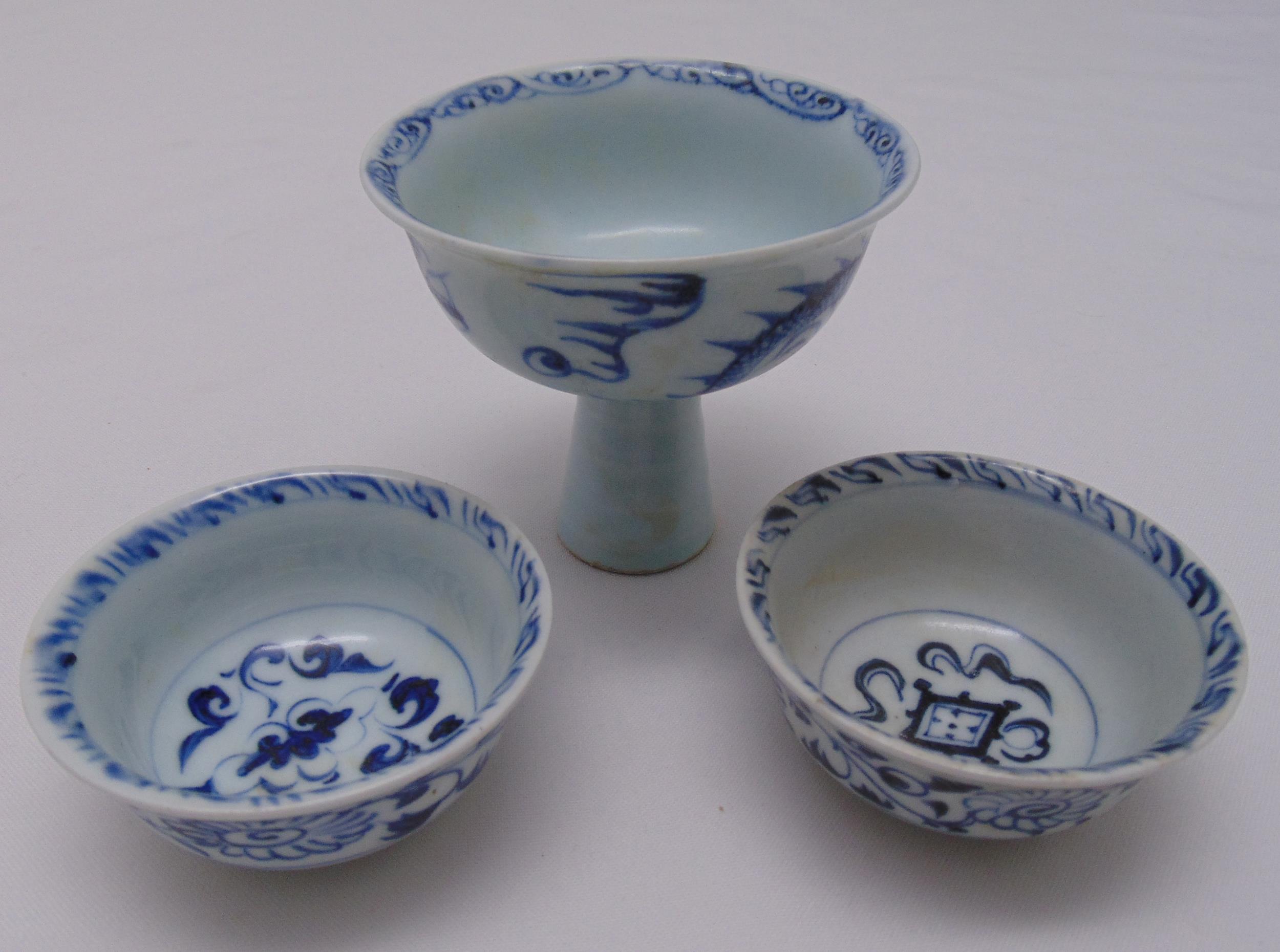 A pair of Ming style blue and white bowls and a blue and white stem cup, tallest 8.5cm (h)