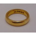 22ct gold wedding band, approx total weight 11.2g