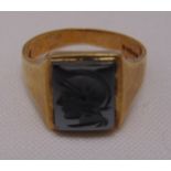9ct yellow gold signet ring, approx total weight 6.5g