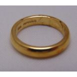 18ct yellow gold wedding band, approx total weight 6.7g