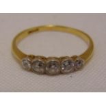 18ct yellow gold and diamond five stone ring, approx total weight 1.8g