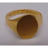 18ct yellow gold signet ring, approx total weight 5.2g