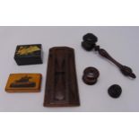 A quantity of treen to include a Tudor wall plaque, a gavel, a pill box and a snuff box (6)