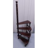 A set of wooden library steps of customary form, 121cm (h)