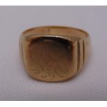 9ct yellow gold signet ring, approx total weight 6.4g