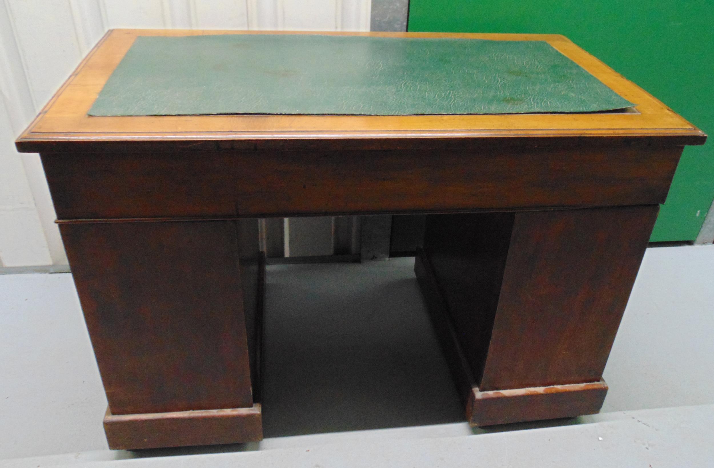 An early 20th century rectangular mahogany pedestal desk with tooled leather top and brass swing - Image 5 of 5