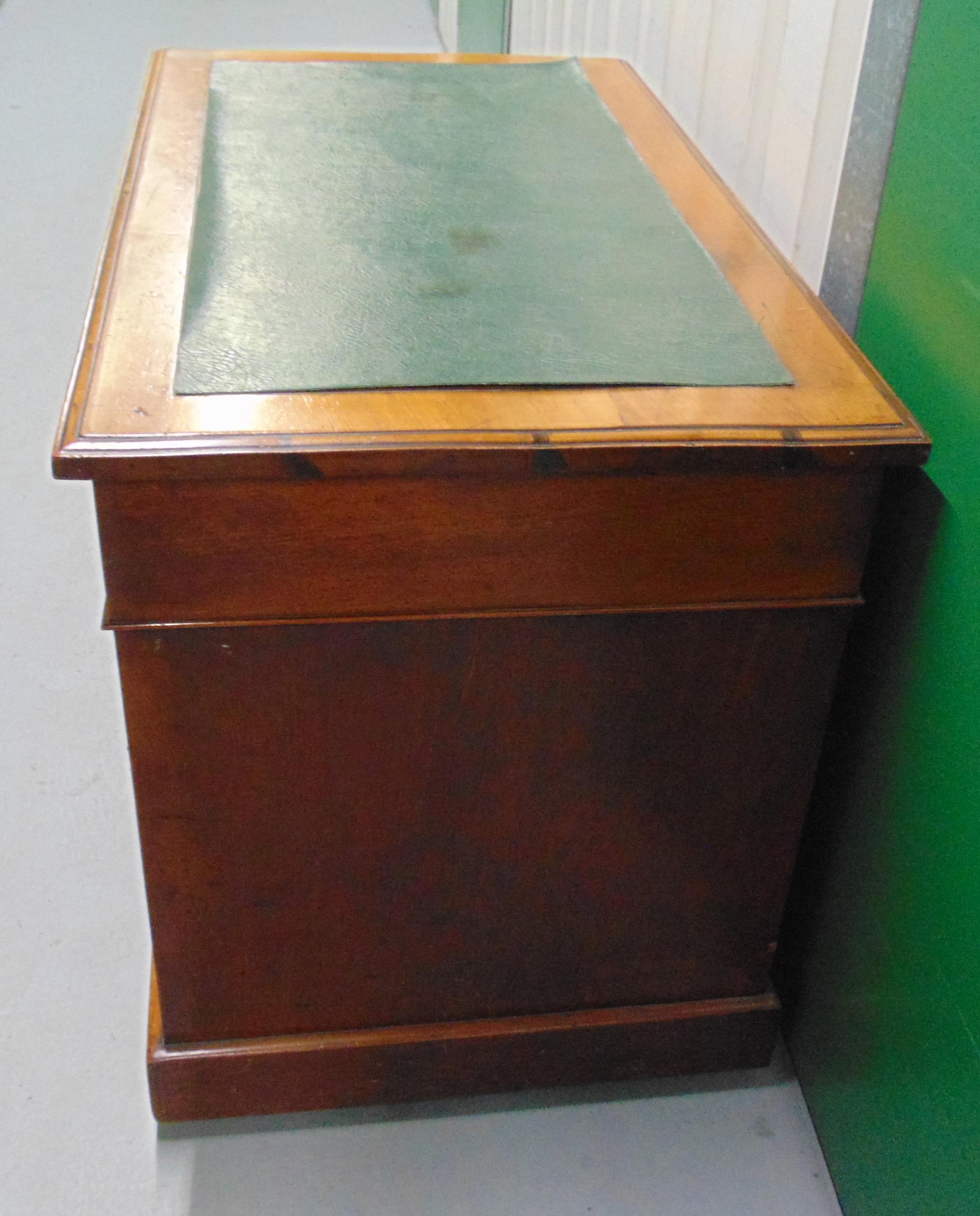 An early 20th century rectangular mahogany pedestal desk with tooled leather top and brass swing - Image 3 of 5