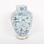 A Chinese blue and white pottery vase, height 18cm