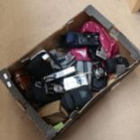 A quantity of Vintage cameras, including Minolta, Kodak Brownie 127 Bakelite camera etc (boxful)