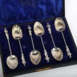 A set of 6 Victorian silver Apostle teaspoons, cased