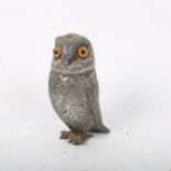 A Victorian novelty electroplate figural owl pepperette, height 7.5cm
