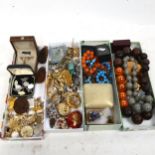 4 trays of mixed costume jewellery, to include gent's wristwatch, cufflinks, brooches etc