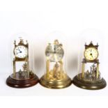 3 brass 400-day clocks, under glass domes on plinths, tallest 31cm