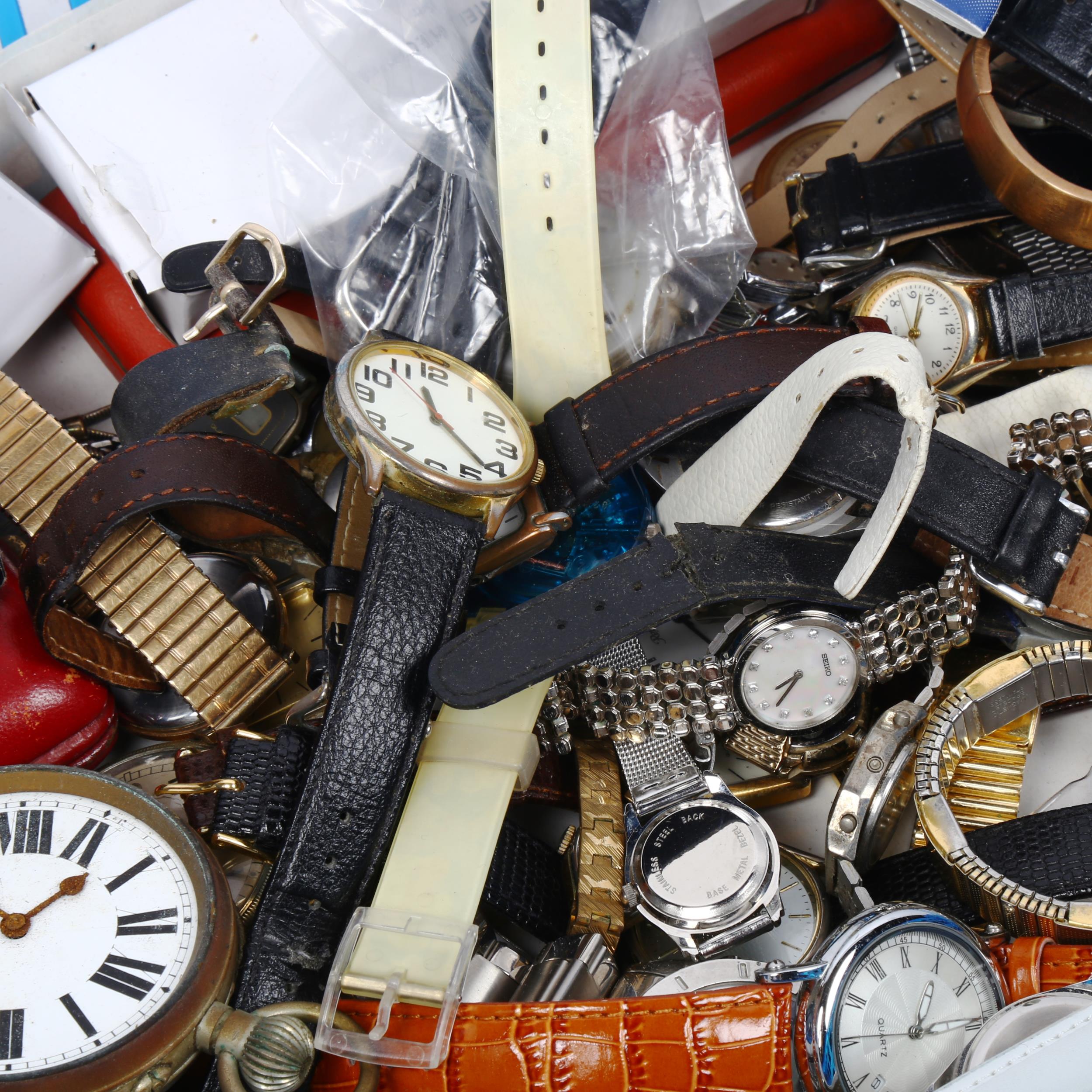 A large quantity of mixed lady's and gent's wristwatches - Image 2 of 2