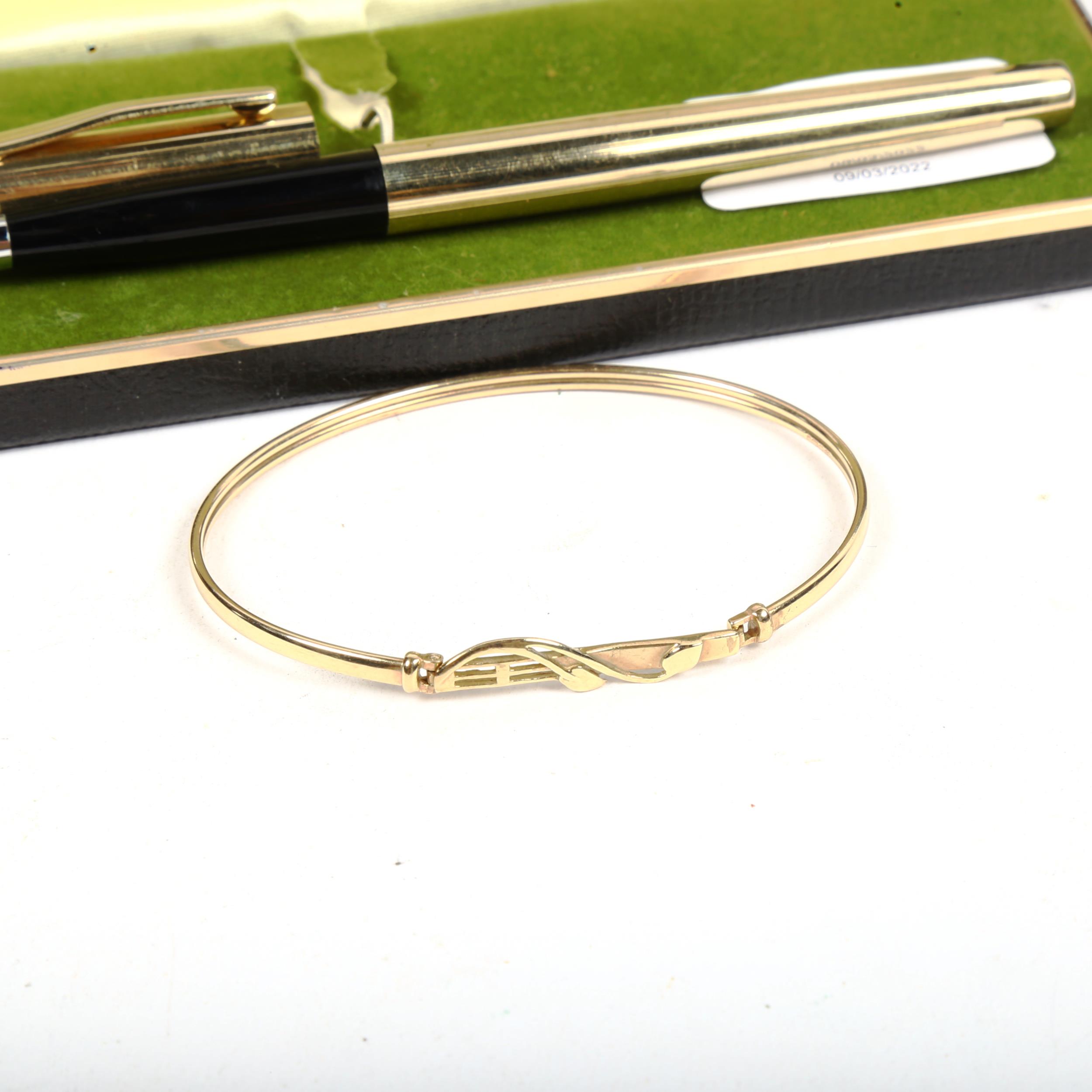 A 9ct gold bangle, 3.9g, and a 10ct gold plated soft tip pen by Cross, boxed (2) - Image 2 of 2