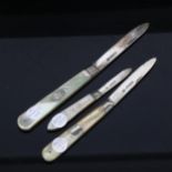 3 mother-of-pearl handled silver-bladed fruit knives (3)
