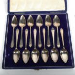 A set of 12 silver grapefruit spoons, maker's marks HH, hallmarks Sheffield 1949, length 13cm, cased