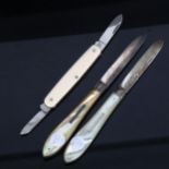 3 fruit knives, including 2 mother-of-pearl handled with silver blades (3)